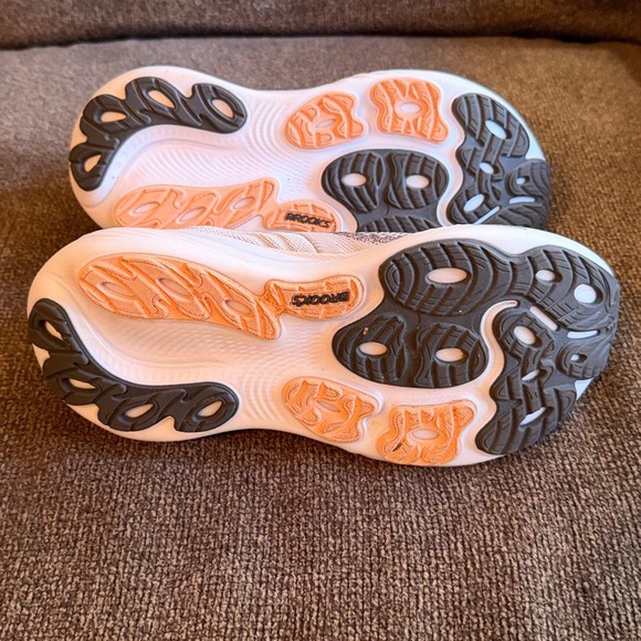 Brooks Adrenaline GTS 25 - Picture 3 of 4